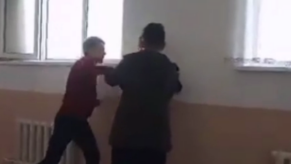 МНО и комиссия по делам несовершеннолетних разбирается по видео о хулиганстве в школе - Sputnik Ўзбекистон