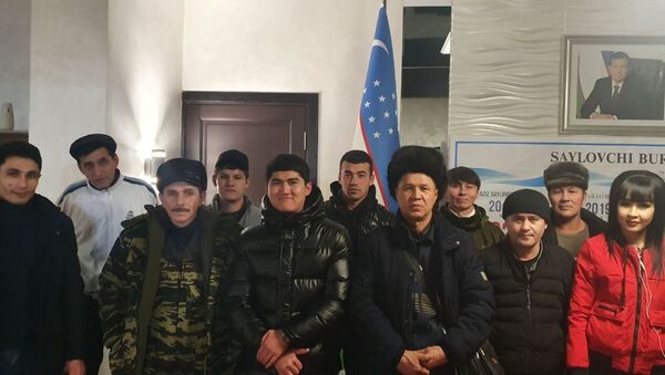 MVD vozvrashayet nelegalnix migrantov s Kazaxstana - Sputnik O‘zbekiston