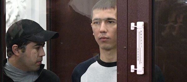 Аброр Азимов (в центре), обвиняемый по делу о теракте в метро Санкт-Петербурга на заседании первого Западного окружного военного суда, во время оглашения приговора всем причастным к теракту в метро Санкт-Петербурга. - Sputnik Узбекистан