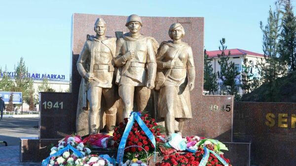 Обновленный памятник погибшим во Второй мировой войне - Sputnik Узбекистан