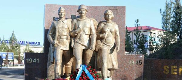 Обновленный памятник погибшим во Второй мировой войне Обновленный памятник погибшим во Второй мировой войне - Sputnik Узбекистан