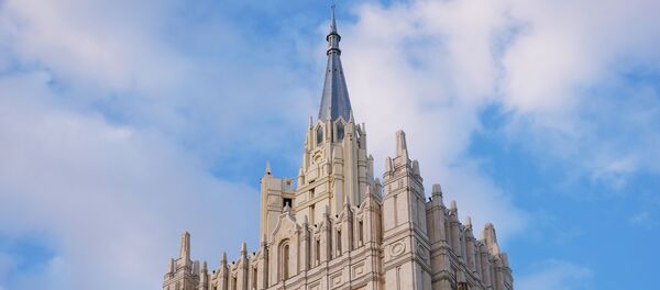 Здание Министерства иностранных дел РФ на Смоленской-Сенной площади в Москве - Sputnik Ўзбекистон