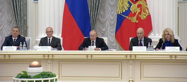 Владимир Путин раскритиковал попытки исказить правду о Великой Отечественной войне - Sputnik Узбекистан