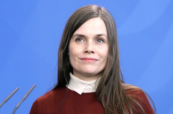 Катрин Якобсдоуттир - исландская политическая деятельница левого толка, журналистка и преподавательница. Катрин стала премьер-министром Исландии 30 ноября 2017 года - Sputnik Узбекистан