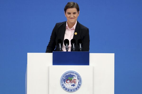 Ана Брнабич - сербский политик, премьер-министр Сербии с 29 июня 2017 года. Ранее была министром государственного и локального самоуправления в правительстве Александра Вучича  - Sputnik Узбекистан