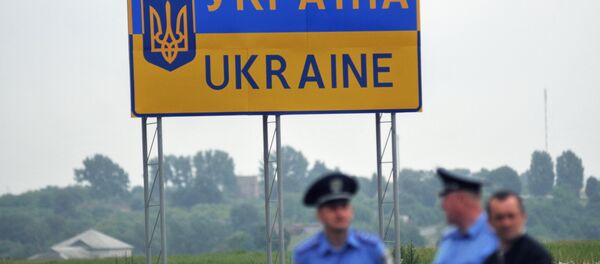 Дорожный знак, обозначающий территорию Украинского государства Дорожный знак, обозначающий территорию Украинского государства - Sputnik Ўзбекистон