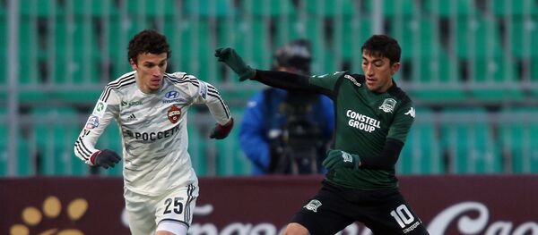 Футболист Одил Ахмедов (справа) - Sputnik Узбекистан