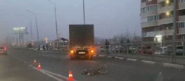 В Краснодаре водитель грузовика сбил насмерть узбекистанку - Sputnik Узбекистан