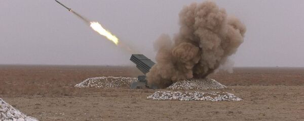 Тактические учения и стрельбы на полигоне Каттакурган в Узбекистане - Sputnik Узбекистан