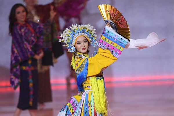  Мисс Китай Li Peishan на конкурсе красоты Мисс мира 2019 в Лондоне  - Sputnik Узбекистан