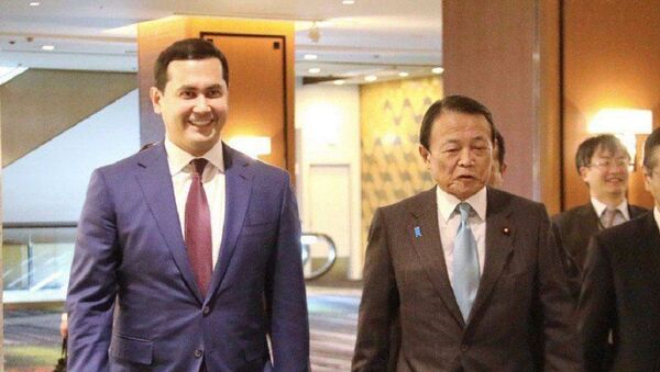 Министр инвестиций и внешней торговли Узбекистана с заместителем премьер-министра, министром финансов Японии - Sputnik Узбекистан