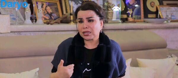 Она кусала, но себя не давала: Юлдуз Усманова о Гульнаре Каримовой - видео - Sputnik Узбекистан