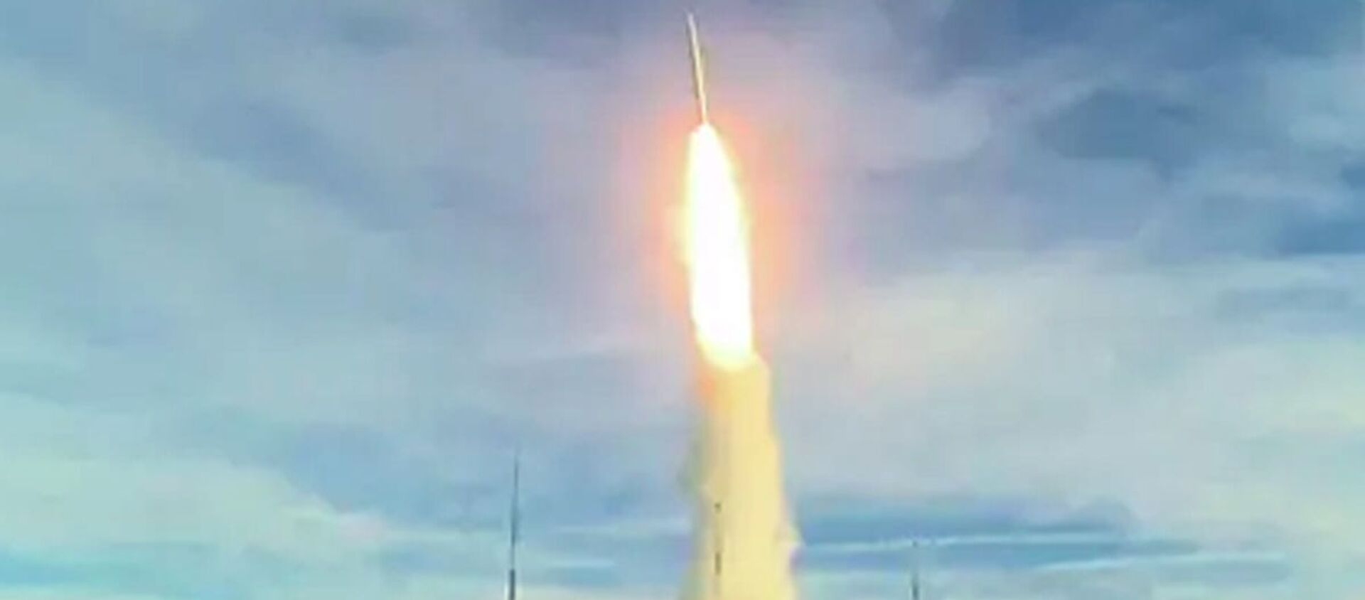 Запуск баллистической ракеты с авиабазы Ванденберг в Калифорнии - Sputnik Ўзбекистон, 1920, 18.02.2021