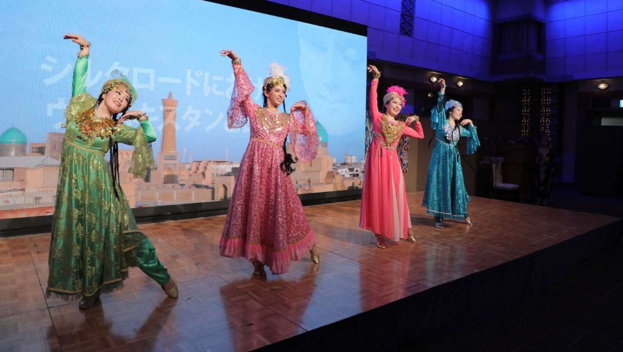 Узбекский танец. Royal events Uzbekistan. Песни зажигательные узбекские для танца. Узбек покорил песня.
