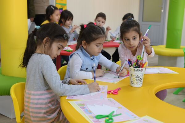 Дети в модульном детском саду - Sputnik Узбекистан