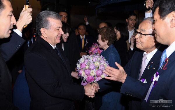Президент Шавкат Мирзиёев прибыл в Нагою - Sputnik Узбекистан