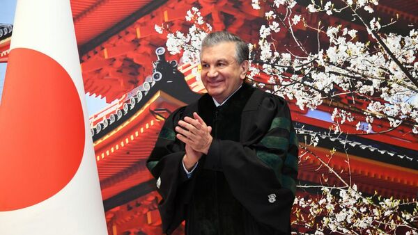 В Университете Нагои прошла торжественная церемония присвоения Президенту Республики Узбекистан Шавкату Мирзиёеву звания почетного доктора - Sputnik Ўзбекистон