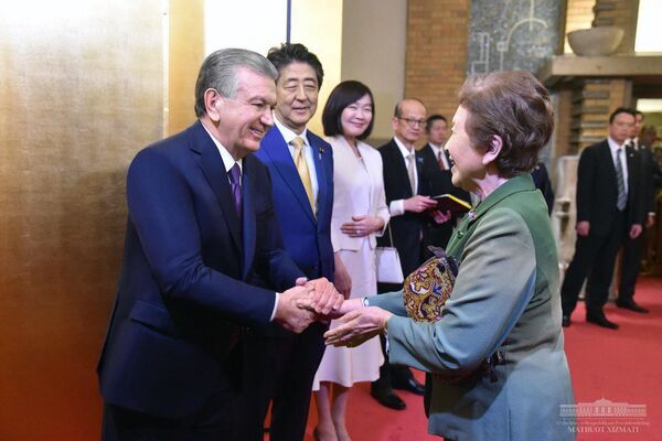 Президент Узбекистана с супругой побывали на торжественном приеме в Японии - Sputnik Узбекистан