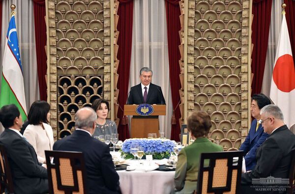 Президент Узбекистана с супругой побывали на торжественном приеме в Японии - Sputnik Узбекистан