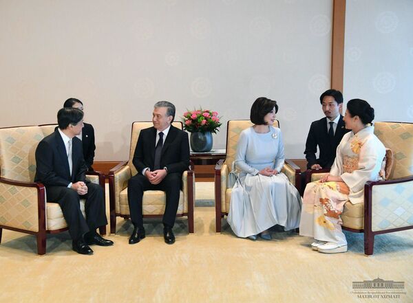 Шавкат Мирзиёев с супругой встретились с императором Японии Нарухито Шавкат Мирзиёев с супругой встретились с императором Японии Нарухито - Sputnik Узбекистан