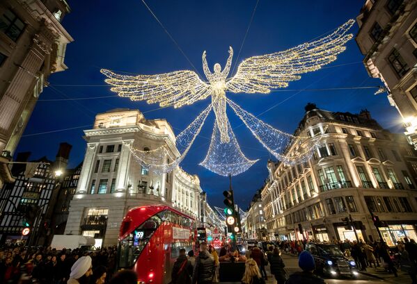 Рождественские украшения на Риджент-стрит в Лондоне - Sputnik Узбекистан