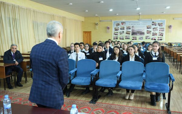 Геннадий Онищенко пообщался со школьниками в Ташкенте - Sputnik Узбекистан