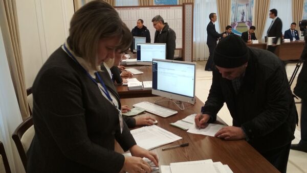 Парламентские выборы в Узбекистане. Избирательный участок №162 в Ташкенте - Sputnik Узбекистан