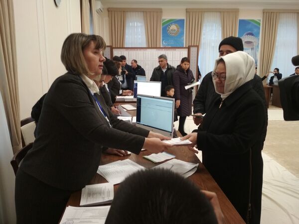 Парламентские выборы в Узбекистане. Избирательный участок №162 в Ташкенте - Sputnik Узбекистан