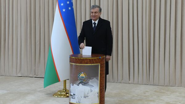 Prezident Uzbekistana Shavkat Mirziyoyev progolosoval na parlamentskix viborax - Sputnik O‘zbekiston