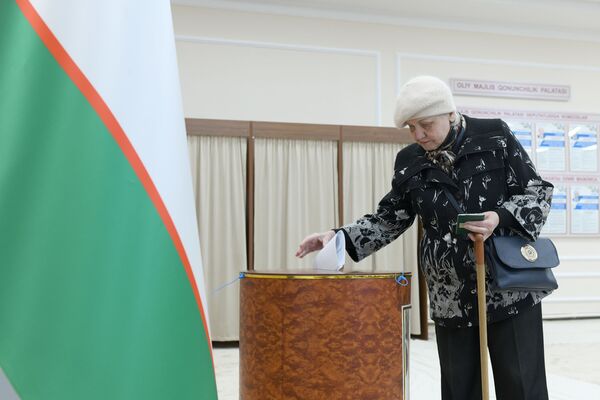 Голосование на парламентских выборах в Узбекистане - Sputnik Узбекистан