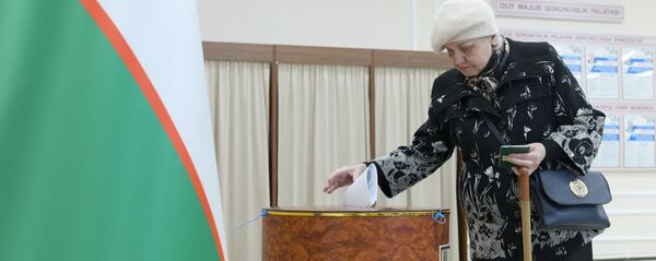 Голосование на парламентских выборах в Узбекистане Голосование на парламентских выборах в Узбекистане - Sputnik Ўзбекистон