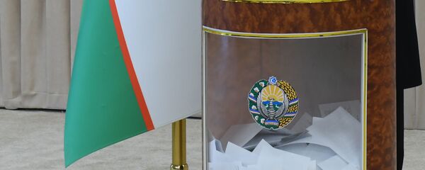 Избирательная урна на парламентских выборах в Узбекистане Избирательная урна на парламентских выборах в Узбекистане - Sputnik Ўзбекистон