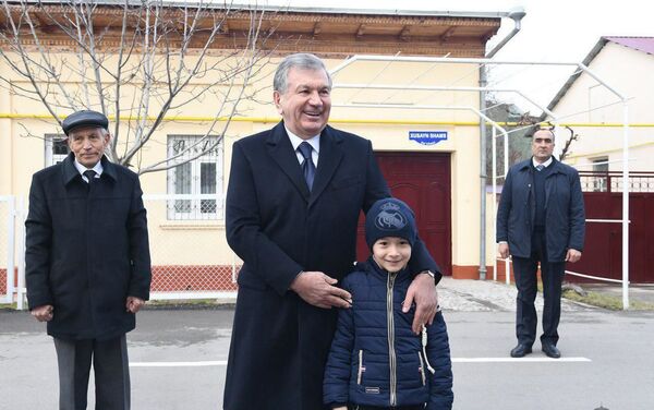 Президент Узбекистана Шавкат Мирзиёев во время парламентских выборов - Sputnik Узбекистан