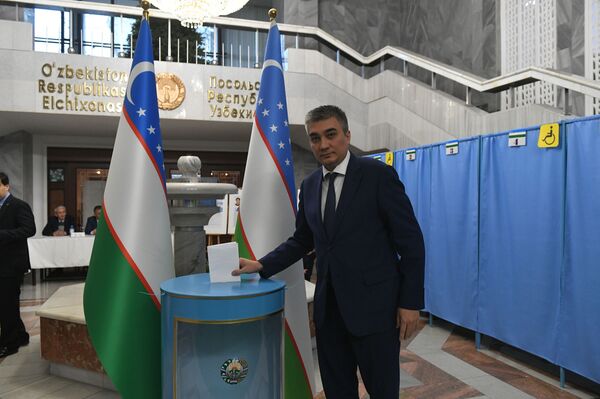 Выборы-2019: граждане Узбекистана выбирают в Москве - Sputnik Узбекистан