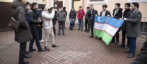 Как голосовали узбекстанцы в Санкт-Петербурге на парламентских выборах - видео - Sputnik Ўзбекистон