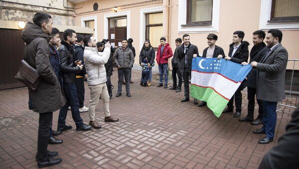 Как голосовали узбекстанцы в Санкт-Петербурге на парламентских выборах - видео - Sputnik Ўзбекистон