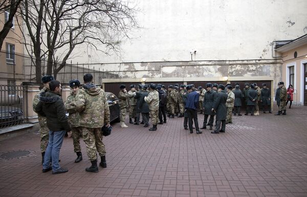 Избирательный дебют Петербурга: как голосовали узбекистанцы на Неве — видео Избирательный дебют Петербурга: как голосовали узбекистанцы на Неве — видео - Sputnik Узбекистан