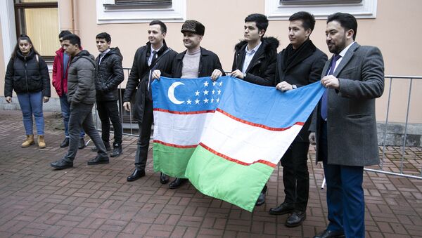 Как голосовали узбекистанцы в Санкт-Петербурге на парламентских выборах - Sputnik Узбекистан
