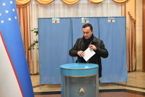 Как голосовали узбекистанцы в Москве на парламентских выборах - Sputnik Узбекистан