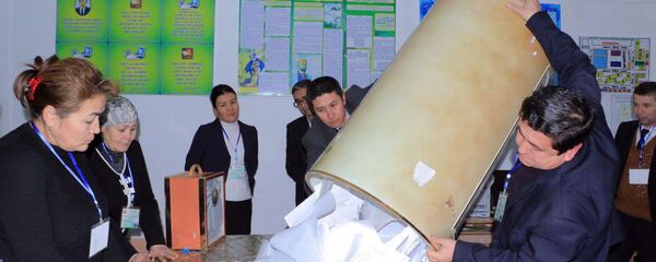 Подсчет голосов на парламентских выборах в Узбекистане. Подсчет голосов на парламентских выборах в Узбекистане. - Sputnik Ўзбекистон