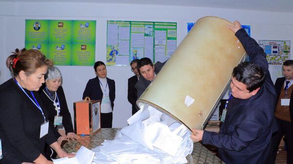 Подсчет голосов на парламентских выборах в Узбекистане. - Sputnik Ўзбекистон