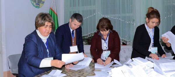 Подсчет голосов на парламентских выборах в Узбекистане - Sputnik Узбекистан