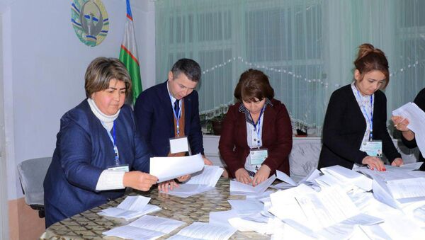 Подсчет голосов на парламентских выборах в Узбекистане - Sputnik Узбекистан