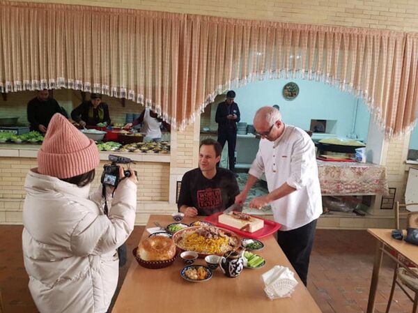 Известный канадский фуд-блогер прибыл в Самарканд - Sputnik Узбекистан
