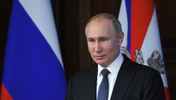 Prezident RF V. Putin prinyal uchastiye v zasedanii rasshirennoy kollegii Minioboronы RF - Sputnik Oʻzbekiston