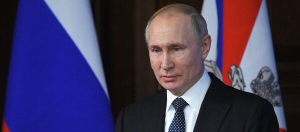 Президент РФ В. Путин принял участие в заседании расширенной коллегии Миниобороны РФ Президент РФ В. Путин принял участие в заседании расширенной коллегии Миниобороны РФ - Sputnik Ўзбекистон