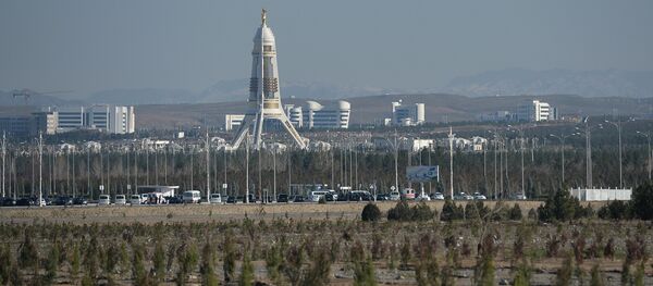 Арка Нейтралитета в Ашхабаде Арка Нейтралитета в Ашхабаде - Sputnik Ўзбекистон
