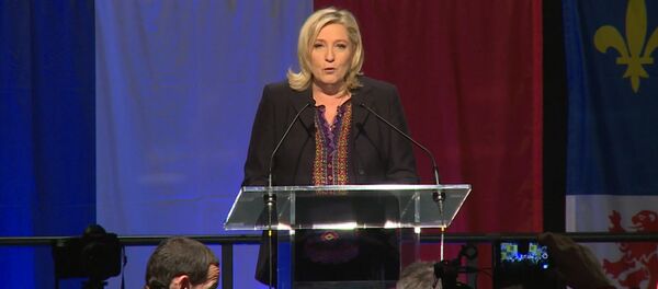 Выборы во Франции: заявления Марин Ле Пен и Николя Саркози - Sputnik Узбекистан