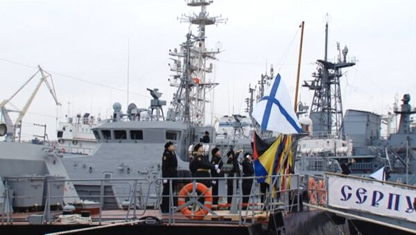 Моряки подняли флаги на новых кораблях ЧФ Серпухов и Зеленый Дол - Sputnik Узбекистан