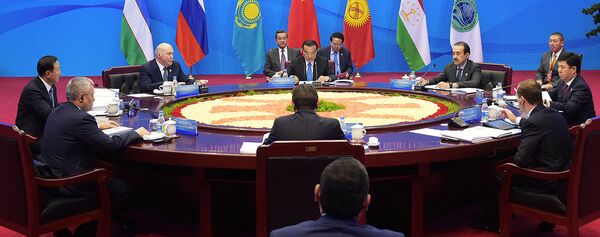 На заседании совета глав правительств государств - членов ШОС в узком составе - Sputnik Узбекистан